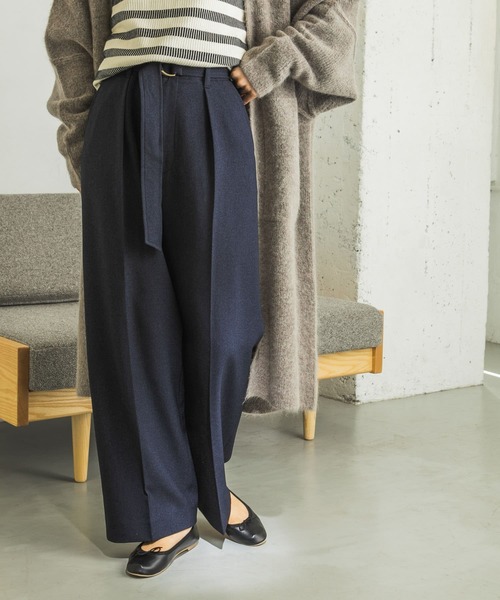 URBAN RESEARCH（アーバンリサーチ）の「ベルト付きタックパンツ（その他パンツ・レディース・ネイビー/ベージュ系その他/パープル系その他・38/36/34）」の5枚目の写真