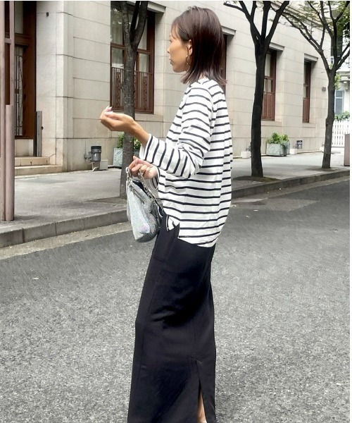 ulu(ウル)の「Cotton basic border cutsew(Tシャツ/カットソー・レディース・ホワイト×ブラック・FREE)」の1枚目の写真