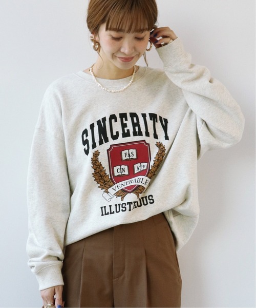 Simplicite（サンプリシテ）の「エンブレムカレッジプリントプルオーバー（Tシャツ/カットソー・レディース・ブラック/ライトグレー・FREE）」の2枚目の写真