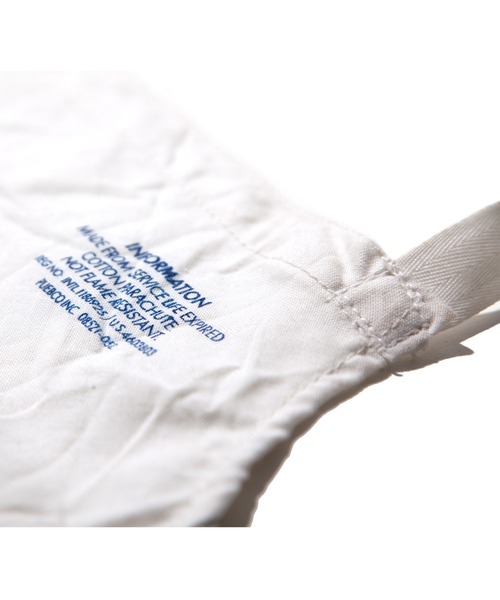 PUEBCO（プエブコ）の「EXPIRED PARACHUTE MATERIAL STANDARD APRON（エプロン・メンズ・ホワイト・ONE SIZE）」の5枚目の写真