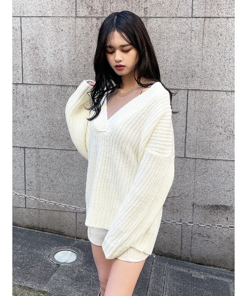 ENVYM（アンビー）の「ディープＶネックニットチュニック（ニット/セーター・レディース・ホワイト/ブラック/マルチ・FREE）」の4枚目の写真
