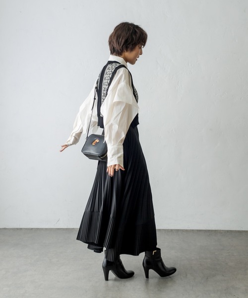 【新品】ear PAPILLONNER 馬　刺繍お財布ショルダーバッグ　黒 新品】ear PAPILLONNER 馬 刺繍お財布ショルダーバッグ 黒