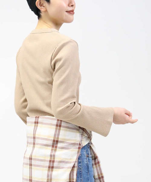 HONEYSUCKLE ROSE（ハニーサックルローズ）の「【HONEYSUCKLE ROSE】フレア袖リブロンＴ（Tシャツ/カットソー・レディース・ブラック/ベージュ/オフホワイト/ホワイト×ブラック/ホワイト×グリーン/ホワイト×カーキブラウン・M/L）」の19枚目の写真