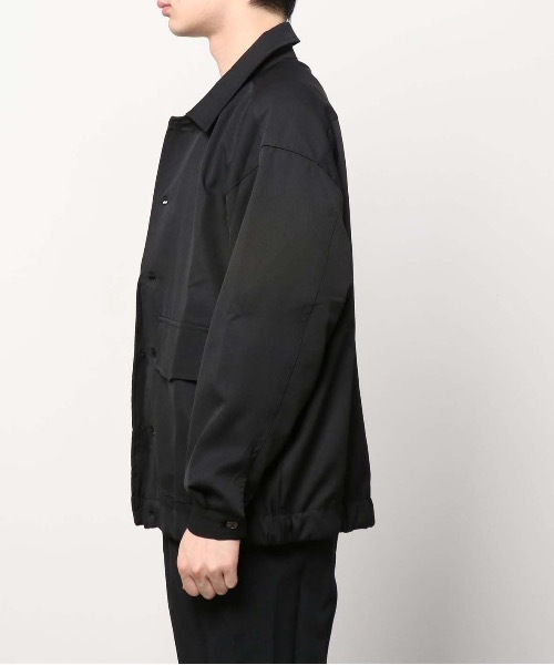 THE TWENTYSEVEN(ザ トゥエンティーセブン)の「The TWENTYSEVEN:PE STRETCH GATHER BOTTOM BLOUSON ポリストレッチ ギャザー ボトムブルゾン(ブルゾン・メンズ・ブラック/グリーン/グレイッシュベージュ・M/L)」の4枚目の写真