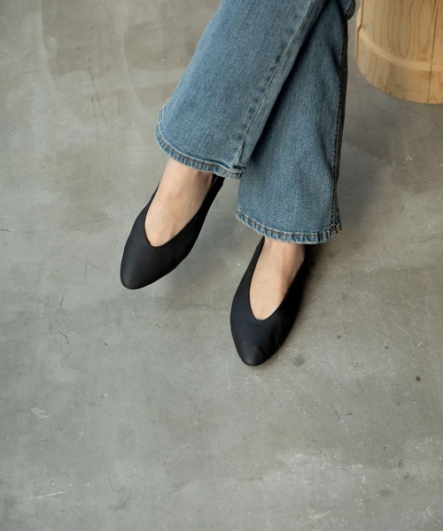 marjour（マージュール）の「MAT PUMPS（パンプス・レディース・ブラック・LL/S/M/L）」の2枚目の写真