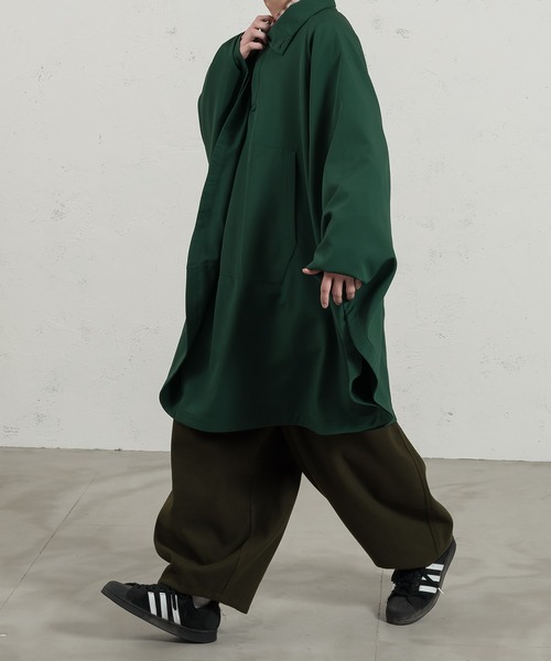 kutir（クティール）の「ビッグシルエットミリタリーポンチョ