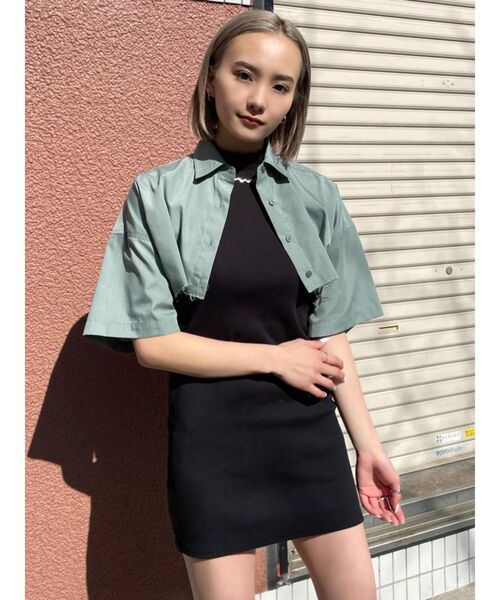 EMODA（エモダ）の「カットオフクロップドシャツ（シャツ/ブラウス・レディース・ブルー/ベージュ/ブラック/ホワイト・FREE）」の17枚目の写真