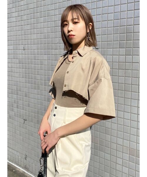 EMODA（エモダ）の「カットオフクロップドシャツ（シャツ/ブラウス・レディース・ブルー/ベージュ/ブラック/ホワイト・FREE）」の20枚目の写真