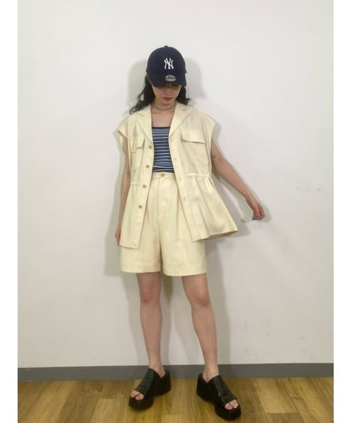 MOUSSY（マウジー）の「OPEN COLLAR SLEEVELESS シャツ（シャツ/ブラウス・レディース・ダークネイビー/ライトカーキ/キナリ・1/2）」の4枚目の写真