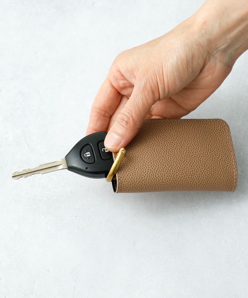 HIGHTIDE（ハイタイド）の「Grains de sable サーブル スマートキーケース キーリング キーホルダー 車 鍵入れ 二つ折り（キーケース/キーアクセサリー・レディース・ネイビー/グレー/キャメル・FREE）」の6枚目の写真