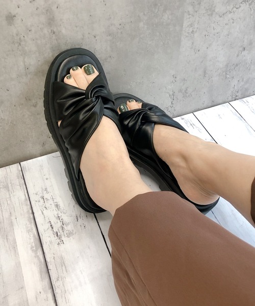 Noubel Voug Relax（ヌーベルヴォーグリラックス）の「ツイストデザインサンダル（サンダル・レディース・ホワイト/ベージュ/ブラック・LL/3L/L/M/S）」の3枚目の写真