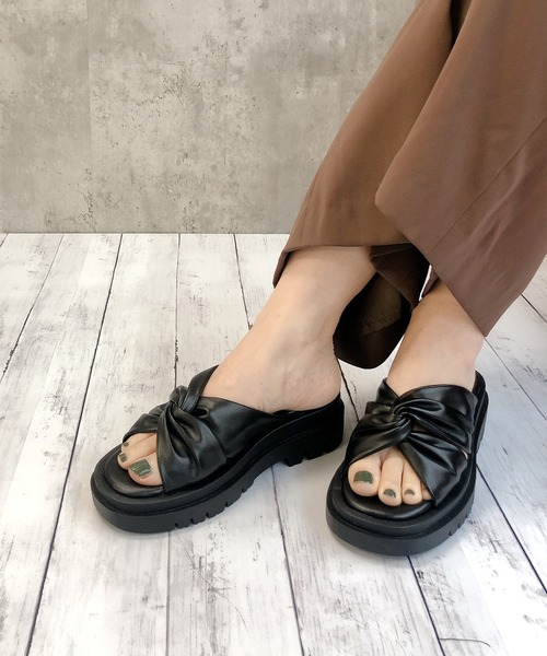 Noubel Voug Relax（ヌーベルヴォーグリラックス）の「ツイストデザインサンダル（サンダル・レディース・ホワイト/ベージュ/ブラック・LL/3L/L/M/S）」の17枚目の写真