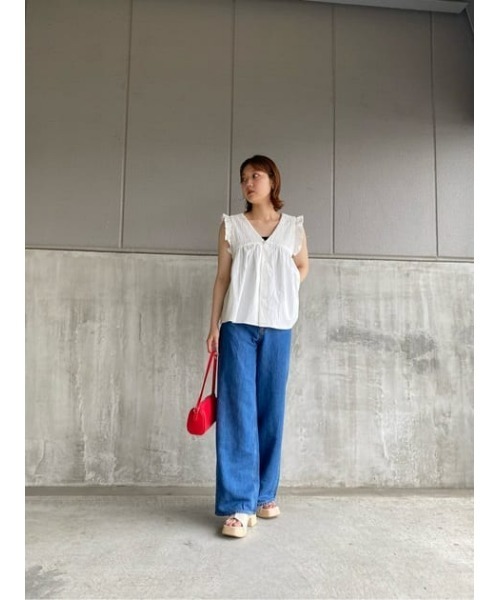MOUSSY(マウジー)の「SHIRRING GATHER トップス(シャツ/ブラウス・レディース・ブラック/オフホワイト/ライトブルー・FREE)」の15枚目の写真