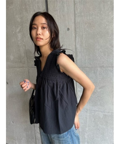 MOUSSY(マウジー)の「SHIRRING GATHER トップス(シャツ/ブラウス・レディース・ブラック/オフホワイト/ライトブルー・FREE)」の19枚目の写真