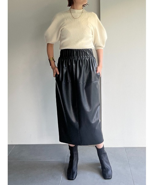 MIESROHE（ミースロエ）の「リサイクルフェイクレザーコクーンスカート（スカート・レディース・ブラック/カーキ/アイボリー・1/0）」の19枚目の写真