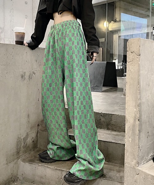 .KOM(ドットコム)の「A'GEM/9 × .kom『.kom/ドットケーオーエム』ワイドシルエット 総柄 リラックス イージーパンツ(その他パンツ・レディース・グリーン・FREE)」の2枚目の写真