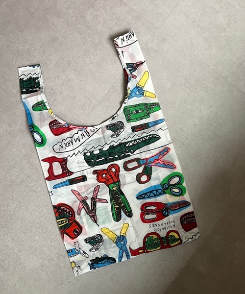 BAGGU（バグー）の「STANDARD BAGGU（エコバッグ/サブバッグ・レディース・バイオレット/ブルー/ブラウン/ピンク/ホワイト/ピンク系その他/ブラック/カーキ/その他・FREE）」の2枚目の写真