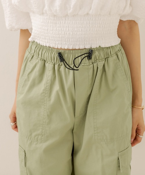 OLIVE des OLIVE（オリーブデオリーブ）の「裾しぼりゆるカーゴパンツ（カーゴパンツ・レディース・ブラック/オフホワイト/カーキ・FREE）」の16枚目の写真