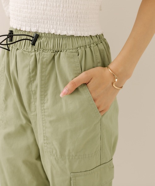 OLIVE des OLIVE（オリーブデオリーブ）の「裾しぼりゆるカーゴパンツ（カーゴパンツ・レディース・ブラック/オフホワイト/カーキ・FREE）」の17枚目の写真