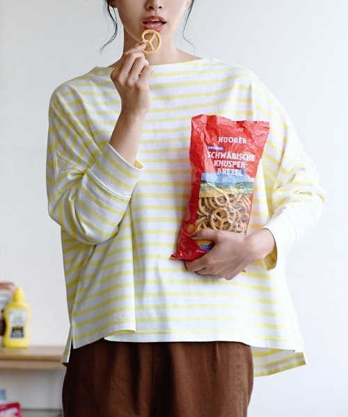 zootie（ズーティー）の「シミヘン加工 フレンチバスク ワイドプルオーバー［ボーダー＆無地］（Tシャツ/カットソー・レディース・オフホワイト/ホワイト×ピンク/ホワイト×ライトグレー/チャコール/ホワイト×イエロー/ピンク/グレー/ネイビー/ホワイト×パープル/バーガンディー/チャコールグレー/ブルー系その他2/ホワイト系その他5/レッド系その他2/ライラック/ベージュ系その他/ベージュ系その他2/ブラック/グリーン/ブラウン系その他2・フリー）」の4枚目の写真
