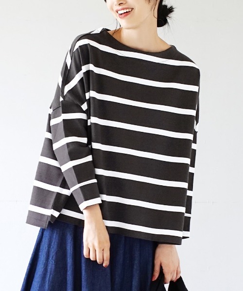 zootie（ズーティー）の「シミヘン加工 フレンチバスク ワイドプルオーバー［ボーダー＆無地］（Tシャツ/カットソー・レディース・オフホワイト/ホワイト×ピンク/ホワイト×ライトグレー/チャコール/ホワイト×イエロー/ピンク/グレー/ネイビー/ホワイト×パープル/バーガンディー/チャコールグレー/ブルー系その他2/ホワイト系その他5/レッド系その他2/ライラック/ベージュ系その他/ベージュ系その他2/ブラック/グリーン/ブラウン系その他2・フリー）」の9枚目の写真