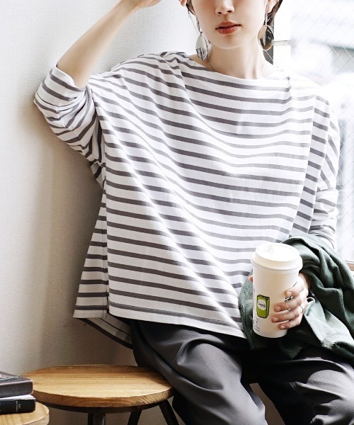 zootie（ズーティー）の「シミヘン加工 フレンチバスク ワイドプルオーバー［ボーダー＆無地］（Tシャツ/カットソー・レディース・オフホワイト/ホワイト×ピンク/ホワイト×ライトグレー/チャコール/ホワイト×イエロー/ピンク/グレー/ネイビー/ホワイト×パープル/バーガンディー/チャコールグレー/ブルー系その他2/ホワイト系その他5/レッド系その他2/ライラック/ベージュ系その他/ベージュ系その他2/ブラック/グリーン/ブラウン系その他2・フリー）」の7枚目の写真