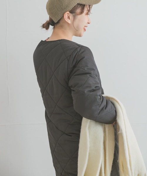 ITEMS URBANRESEARCH（アイテムズ アーバンリサーチ）の「中綿キルティングコート（ダウンジャケット/コート・レディース・ライトベージュ/チャコールグレー/オリーブ・MEDIUM/X-SMALL/SMALL）」の11枚目の写真