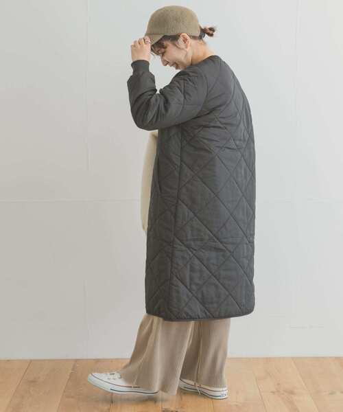 ITEMS URBANRESEARCH（アイテムズ アーバンリサーチ）の「中綿キルティングコート（ダウンジャケット/コート・レディース・ライトベージュ/チャコールグレー/オリーブ・MEDIUM/X-SMALL/SMALL）」の9枚目の写真