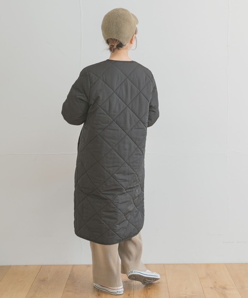 ITEMS URBANRESEARCH（アイテムズ アーバンリサーチ）の「中綿キルティングコート（ダウンジャケット/コート・レディース・ライトベージュ/チャコールグレー/オリーブ・MEDIUM/X-SMALL/SMALL）」の8枚目の写真