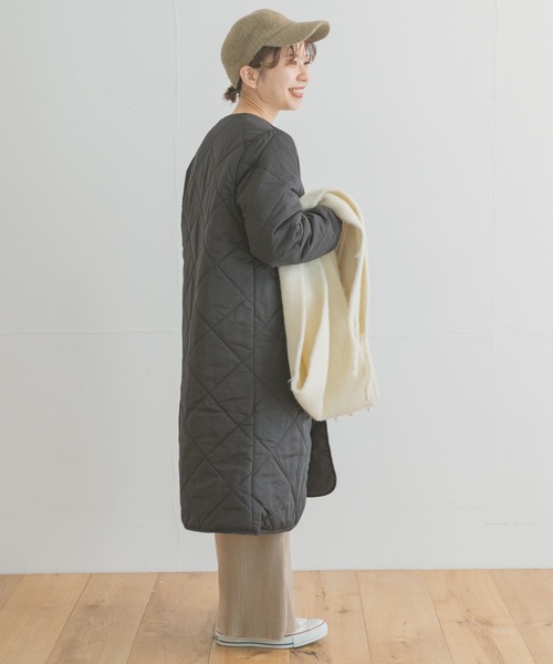 ITEMS URBANRESEARCH（アイテムズ アーバンリサーチ）の「中綿キルティングコート（ダウンジャケット/コート・レディース・ライトベージュ/チャコールグレー/オリーブ・MEDIUM/X-SMALL/SMALL）」の7枚目の写真