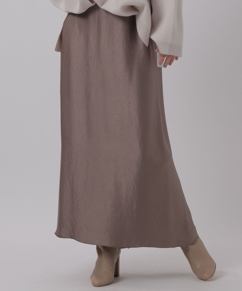 【新品】Chaos　プリューサテンスカート　ライトベージュ Chaos（カオス）の「ヒューリーサテンフレアースカート