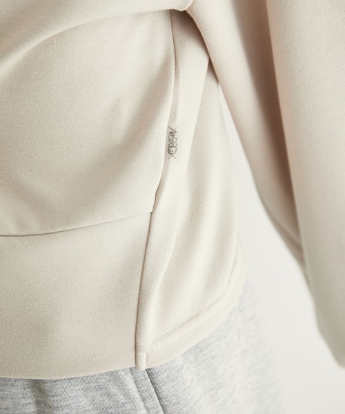 NERGY（ナージー）の「バックカシュクールダンボールプルオーバー（スウェット・レディース・ブラック/ベージュ/ボルドー・FREE）」の17枚目の写真