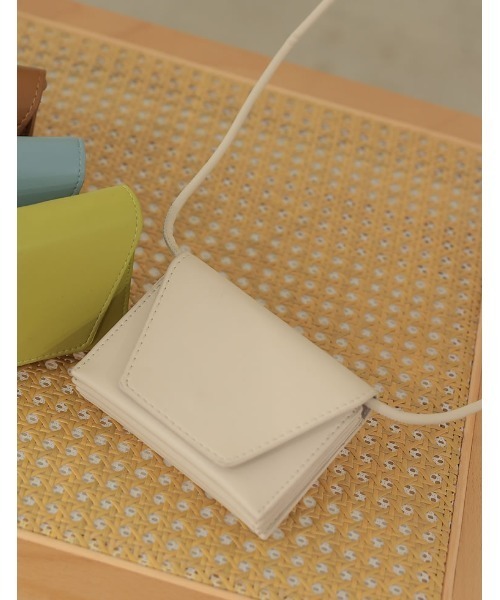 Re:EDIT（リエディ）の「スクエアコンパクショルダーバッグ（ショルダーバッグ・レディース・アイボリー/ダークブラウン/ブルー/グリーン・FREE）」の2枚目の写真