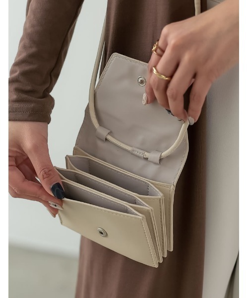 Re:EDIT（リエディ）の「スクエアコンパクショルダーバッグ（ショルダーバッグ・レディース・アイボリー/ダークブラウン/ブルー/グリーン・FREE）」の5枚目の写真