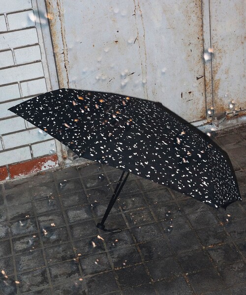 bpr BEAMS（ビーピーアール ビームス ）の「bPr BEAMS / スプラッシュ リフレクター 折り畳み傘（折りたたみ傘・レディース・ブラック/オリーブ/サックスブルー・ONE SIZE）」の5枚目の写真