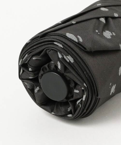 bpr BEAMS（ビーピーアール ビームス ）の「bPr BEAMS / スプラッシュ リフレクター 折り畳み傘（折りたたみ傘・レディース・ブラック/オリーブ/サックスブルー・ONE SIZE）」の22枚目の写真