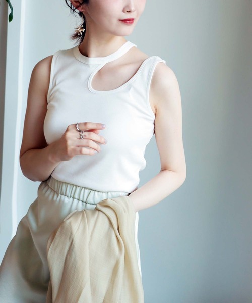 Jines（ジネス）の「クールタッチ カットアウト デザインタンクトップ @（タンクトップ・レディース・ホワイト/ブラック/ブラウン・38）」の7枚目の写真