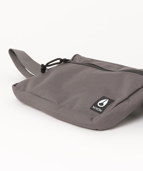NIXON（ニクソン）の「【NIXON/ニクソン】Bandit Bag　ボディバッグ 　容量2L　海洋プラスチックを採用したサステイナブルモデル（ボディバッグ/ウエストポーチ・メンズ・チャコール・FREE）」の9枚目の写真