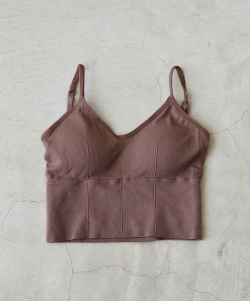 styiro（スタイロ）の「【7色/サイズ展開】カップ付きキャミ リブシームレスブラトップ 調節可（キャミソール・レディース・ホワイト/テラコッタ/キャメル/ブラウン/ブラック/グレー/グリーン・FREE/L）」の8枚目の写真