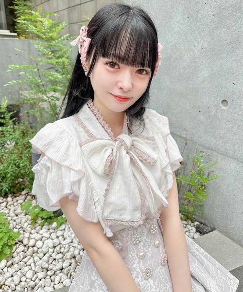 ROJITA(ロジータ)の「2Wayラッフルシアーブラウス(シャツ/ブラウス・レディース・ブラック/ホワイト/グレー・FREE)」の2枚目の写真