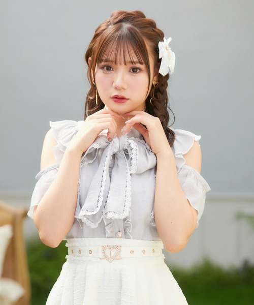 ROJITA(ロジータ)の「2Wayラッフルシアーブラウス(シャツ/ブラウス・レディース・ブラック/ホワイト/グレー・FREE)」の18枚目の写真