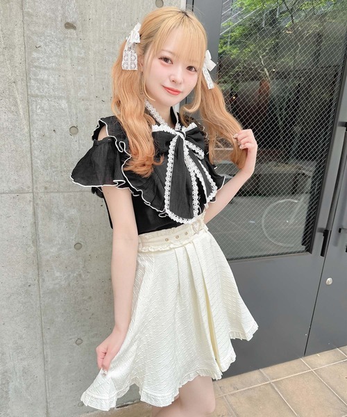 ROJITA(ロジータ)の「2Wayラッフルシアーブラウス(シャツ/ブラウス・レディース・ブラック/ホワイト/グレー・FREE)」の6枚目の写真