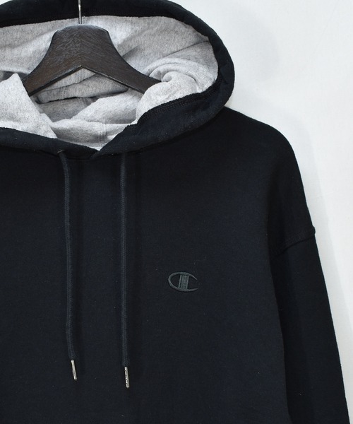 Champion(チャンピオン)の「【ヴィンテージ古着】Champion / チャンピオン ロゴ刺繍 スウェットパーカー(パーカー・メンズ・ブラック・MEDIUM)」の2枚目の写真