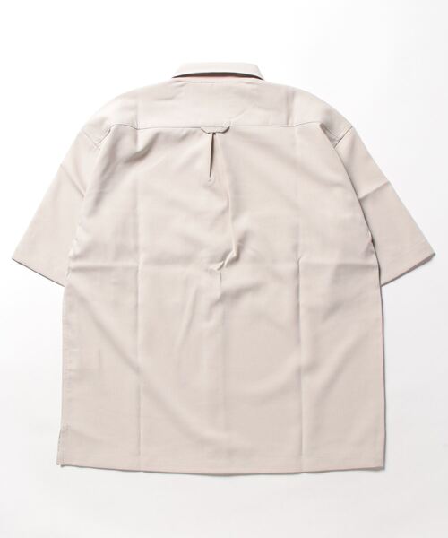alcali（アルカリ）の「リフラクスポプリンオーバーシャツ（シャツ/ブラウス・メンズ・ベージュ・2/3）」の2枚目の写真