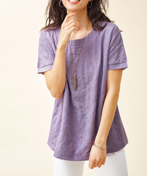 BELLUNA（ベルーナ）の「花柄刺しゅう重ねプルオーバー（Tシャツ/カットソー・レディース・ラベンダー/セージグリーン/ネイビー/オフホワイト・LARGE/MEDIUM/X-LARGE）」の4枚目の写真