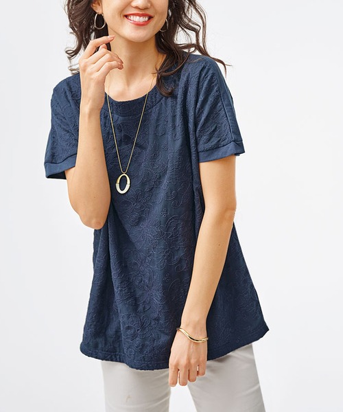 BELLUNA（ベルーナ）の「花柄刺しゅう重ねプルオーバー（Tシャツ/カットソー・レディース・ラベンダー/セージグリーン/ネイビー/オフホワイト・LARGE/MEDIUM/X-LARGE）」の3枚目の写真