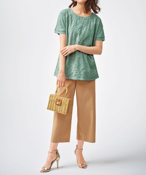 BELLUNA（ベルーナ）の「花柄刺しゅう重ねプルオーバー（Tシャツ/カットソー・レディース・ラベンダー/セージグリーン/ネイビー/オフホワイト・LARGE/MEDIUM/X-LARGE）」の6枚目の写真