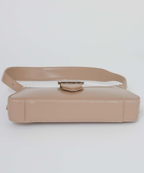 archives（アルシーヴ）の「バックルＨＯＢＯバッグ（ハンドバッグ・レディース・グレイッシュベージュ/ワイン/ブラック・FREE）」の12枚目の写真