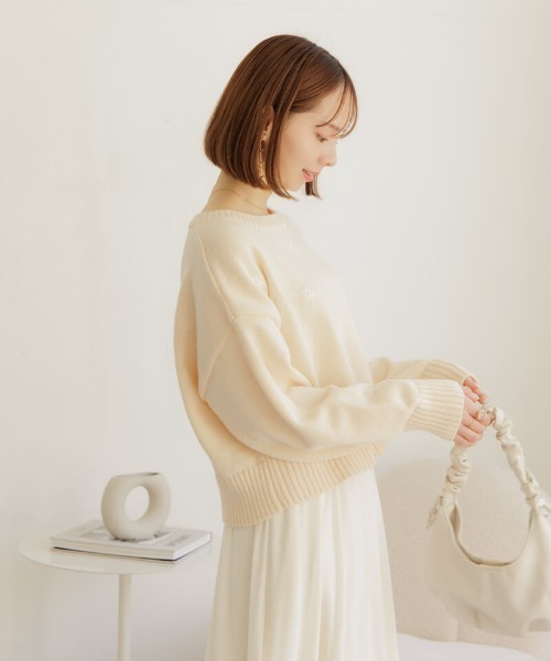 flower(フラワー)の「エアリーエンブロイダリーニット(ニット/セーター・レディース・ピンク/アイボリー・FREE)」の3枚目の写真