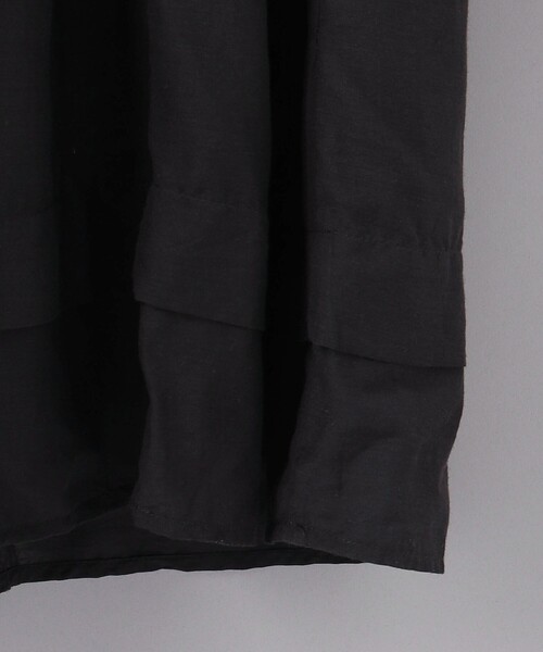 UNITED ARROWS(ユナイテッドアローズ)の「タック ティアード マキシワンピース(ワンピース・レディース・ホワイト/ブラック/ライラック・36/38)」の17枚目の写真